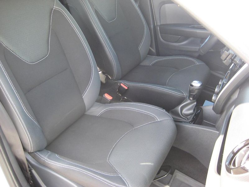 Renault Clio 0.9TCe 66 kW!!! 1.maj-DPH-ČR ! - fotka 24 z 32