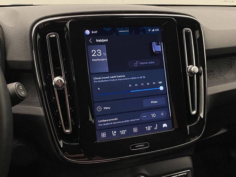 Volvo XC40 PURE ELECTRIC RECHARGE PLUS - fotka 48 z 50