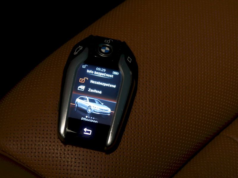 BMW Řada 5 (2018) LUXURY LINE 540d xDRIVE TAŽNÉ - fotka 35 z 38