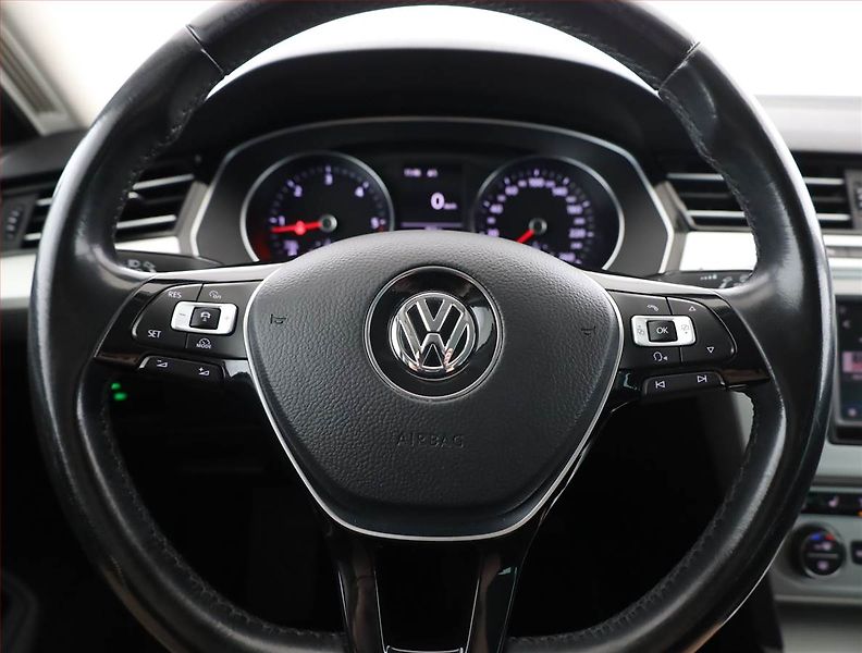 Volkswagen Passat (2017) Comfortline 2.0 TDI - fotka 8 z 19