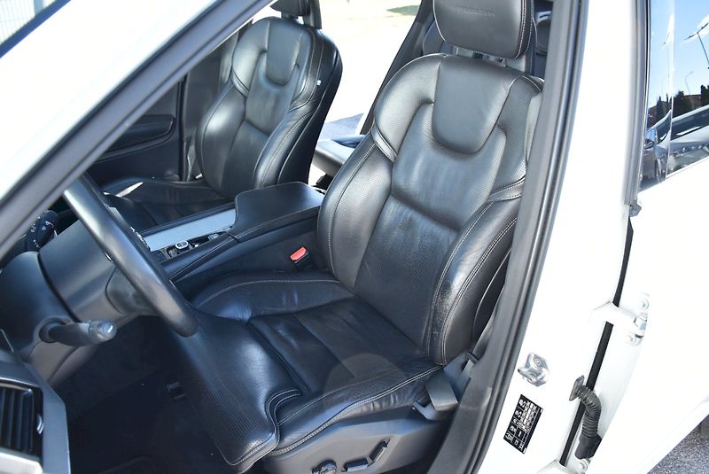Volvo XC90 (2016) D5 - fotka 30 z 32