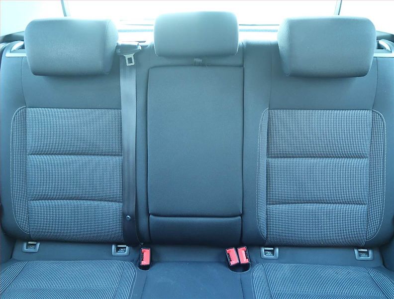 Volkswagen Golf (2011) 1.2 TSI, ČR,1.maj, Serv.kniha - fotka 10 z 15