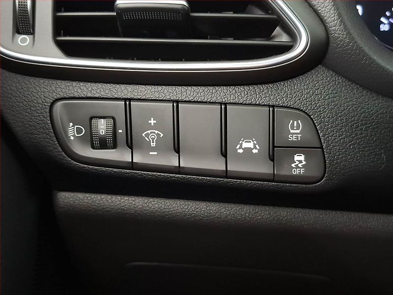 Hyundai i30 (2019) 1.4 T-GDI, Automat, Navi - fotka 20 z 21