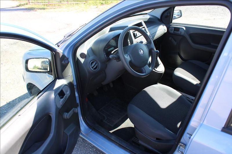 Fiat Panda 1,1 i  CITY SERVO,STK 5/2027 - fotka 10 z 22