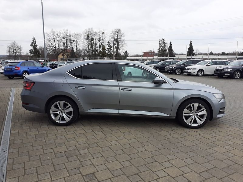 Škoda Superb (2020) 2.0 TDi 140Kw DSG ČR - fotka 3 z 32