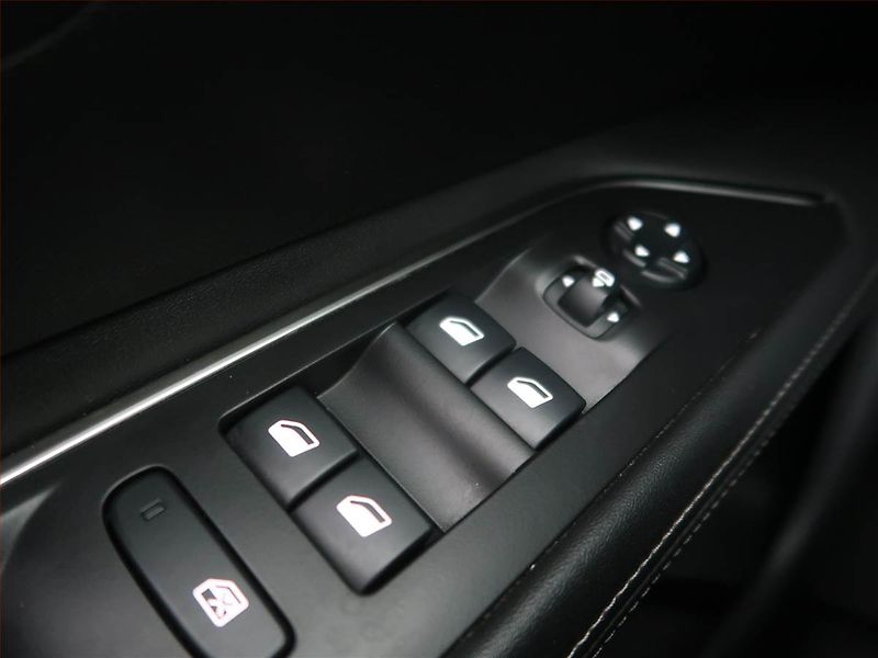 Peugeot 3008 (2020) Allure 1.2 PureTech, Automat - fotka 22 z 23