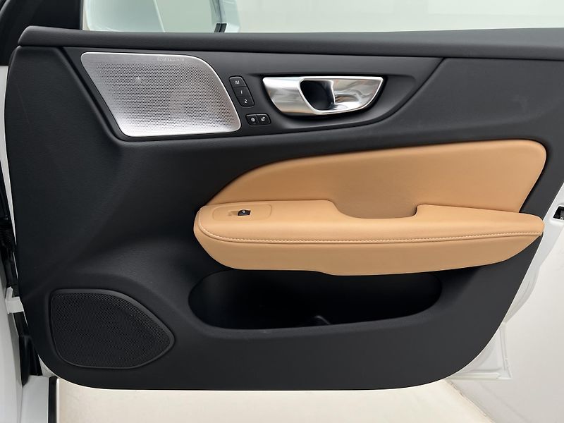 Volvo V60 T6 AWD ULTRA BRIGHT AUT - fotka 46 z 46