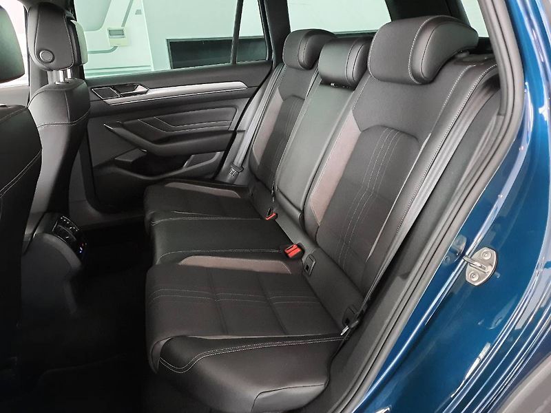Volkswagen Passat (2023) 2.0 TDI 4Motion (147kW/200k) D - fotka 9 z 26