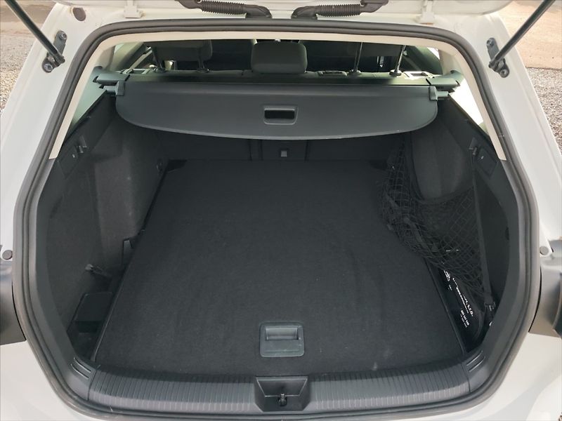 Volkswagen Golf 1,0 TSI Life - fotka 11 z 11