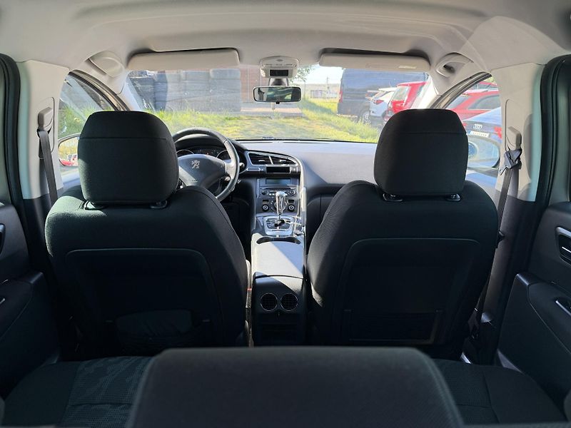 Peugeot 3008 1.6i 16V - fotka 11 z 21