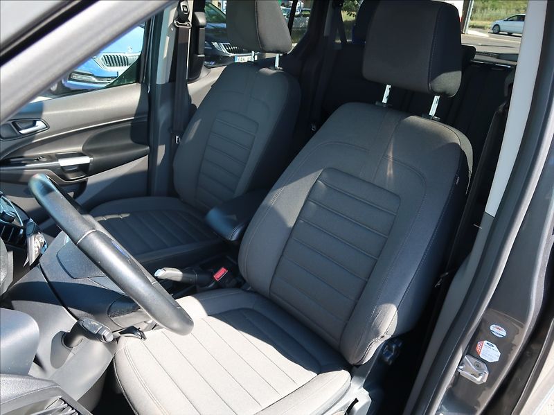 Ford Tourneo Connect 1,5 TDCi,74kW,Serv.kn.,tažné - fotka 10 z 29