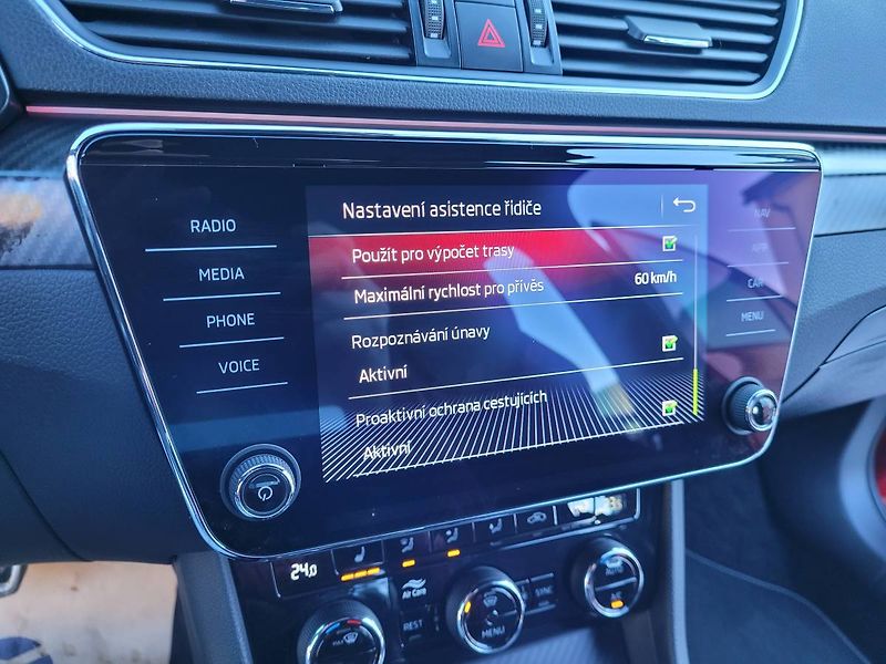 Škoda Superb 2.0 TDI DSG7 140kW Sportline 4 - fotka 36 z 62