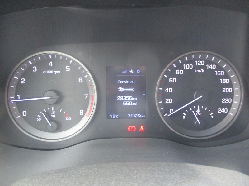 Hyundai Tucson 1.6 GDi 99kW*70tkm*KRÁSNÝ STAV - fotka 19 z 41