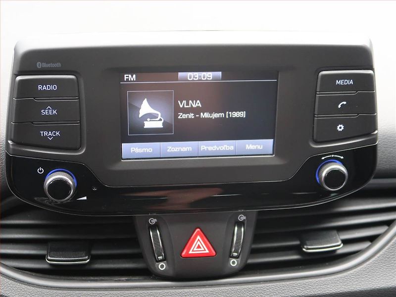 Hyundai i30 (2018) 1.4 CVVT, Serv.kniha, Tempomat - fotka 12 z 18