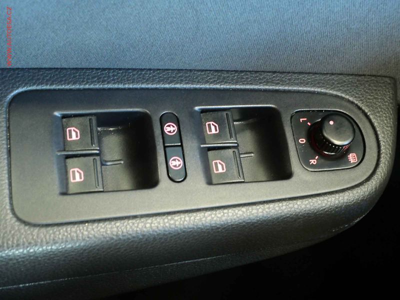 Volkswagen Sharan (2014) 2.0 TDI, AC, výhřev sed. - fotka 15 z 22