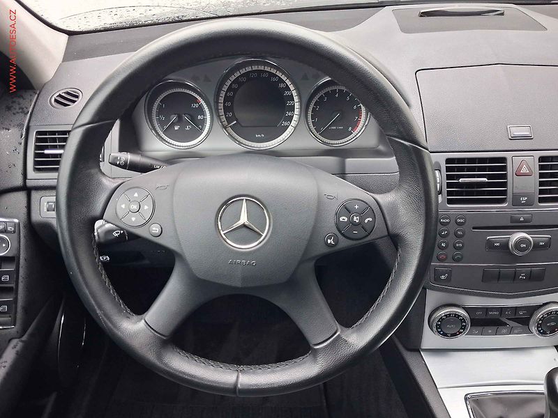 Mercedes-Benz Třídy C (2009) 1.6i C180, TZ, +kola, panor - fotka 11 z 16