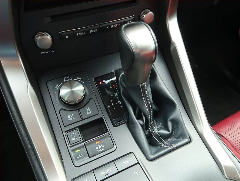 Lexus NX 300h (2018) Prestige 300h - fotka 13 z 16