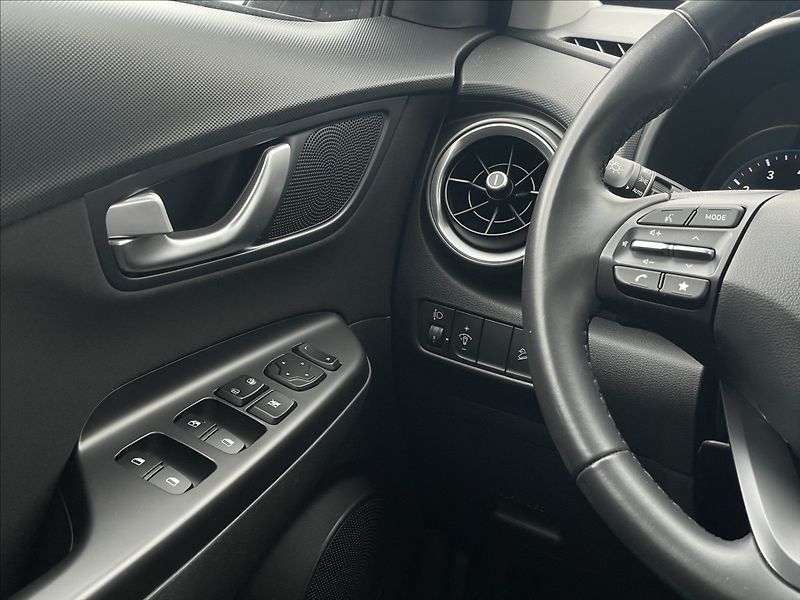 Hyundai Kona 1,0 T-GDI DCT Comfort PDC+AC - fotka 13 z 23