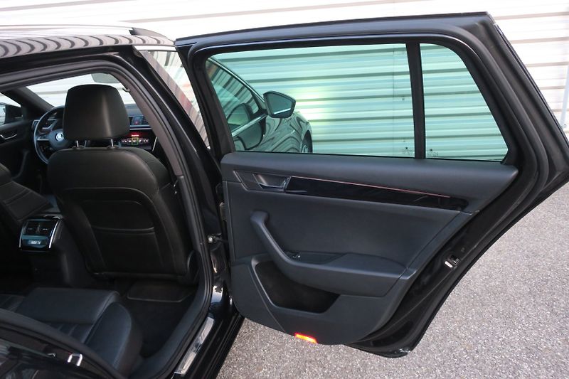 Škoda Superb (2017) 2.0 TDI 140kW 4x4 L&K DSG - fotka 41 z 50