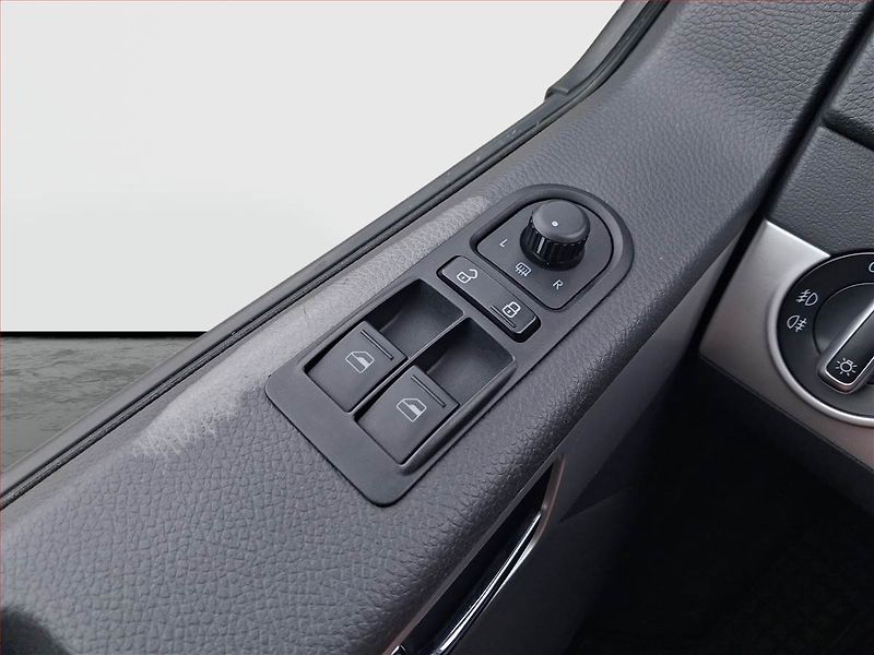Volkswagen Multivan (2014) Highline 2.0 TDI 4Motion, ČR - fotka 18 z 20