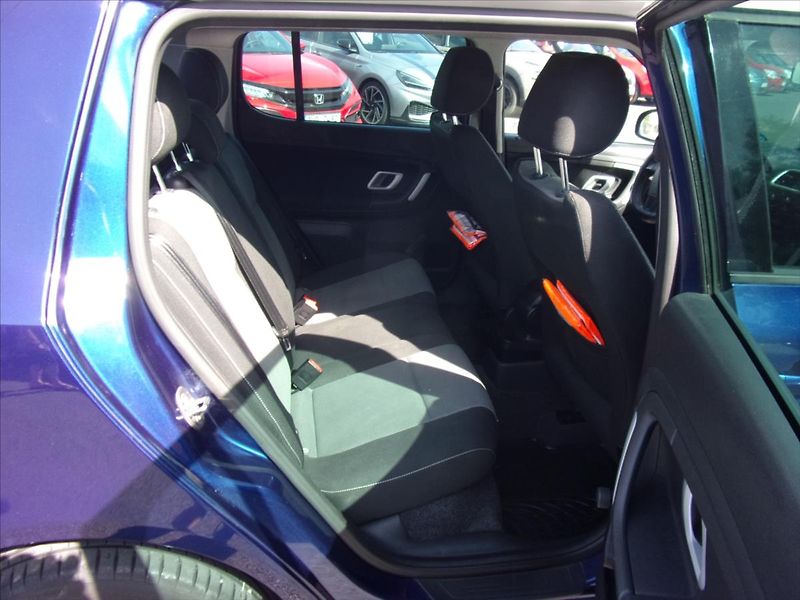 Škoda Fabia 1,4 16V Sport 63kW - fotka 12 z 23