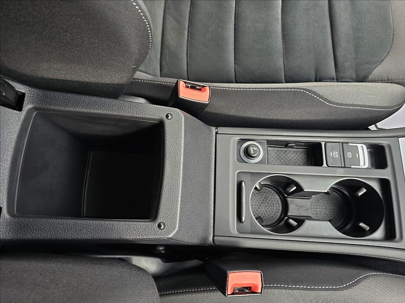Volkswagen Golf VII 1,4 TSi Highline NAVI - fotka 37 z 52