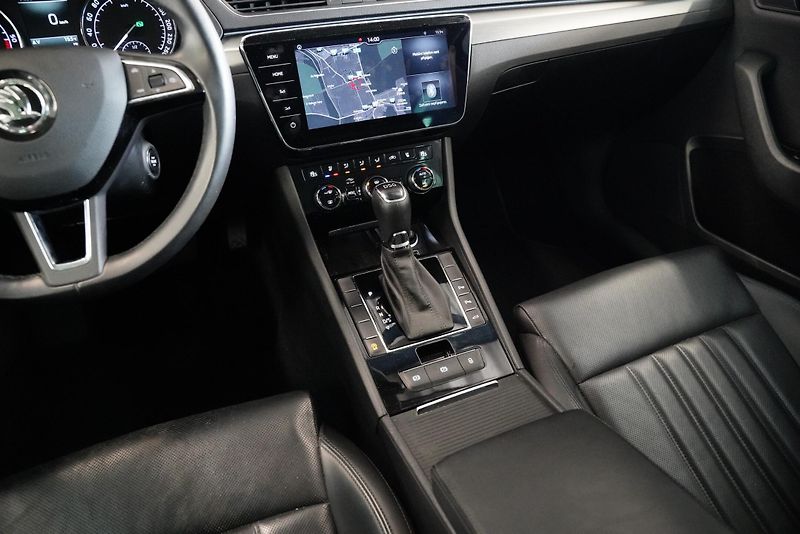 Škoda Superb - fotka 24 z 28