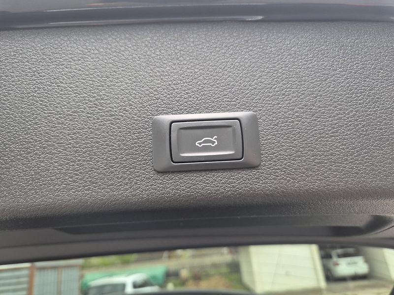 Audi e-tron 50 QUATTRO 230kw 20ALU SOH100% - fotka 41 z 44