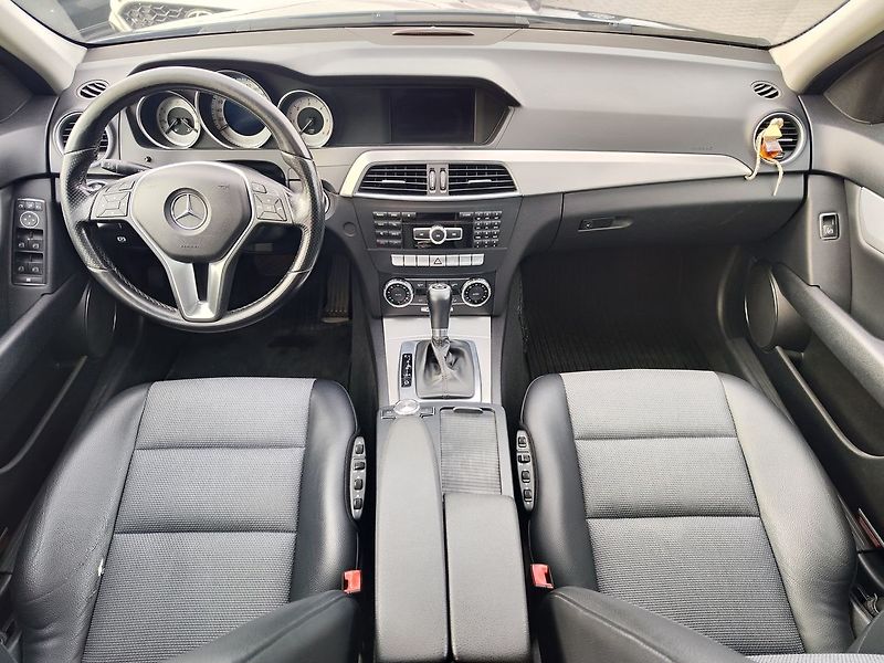 Mercedes-Benz Třídy C 250d/150kW 4Matic AT - fotka 12 z 29