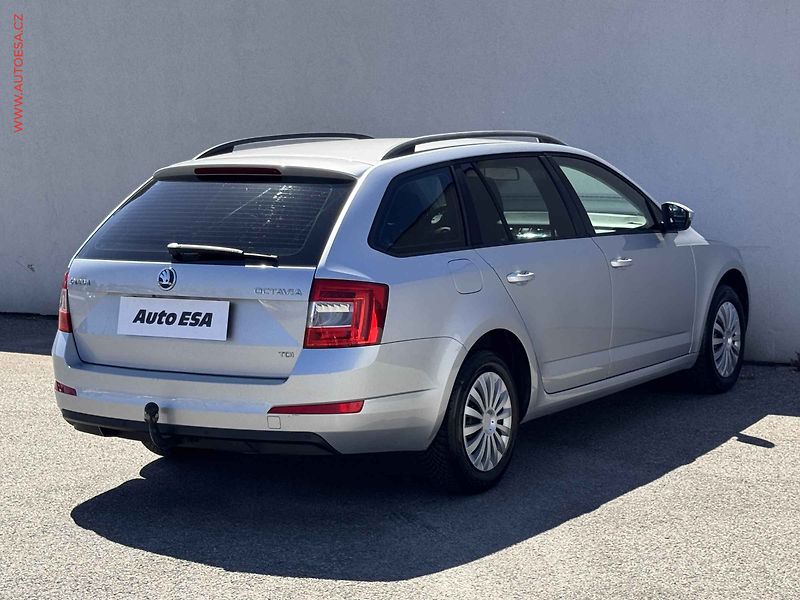 Škoda Octavia (2013) 1.6TDi, ČR, Elegance - fotka 6 z 15
