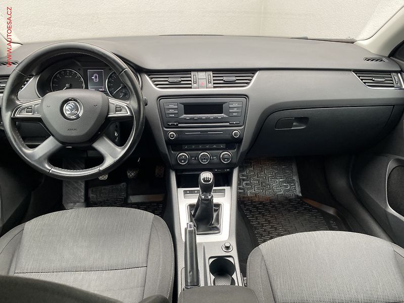 Škoda Octavia (2014) 2.0TDi, ČR, Elegance, bixen - fotka 8 z 18
