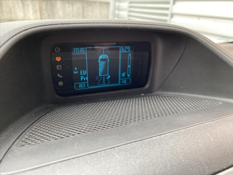 Ford Transit Custom 2,2 TDCi 92kW 9Míst L2 - fotka 19 z 24