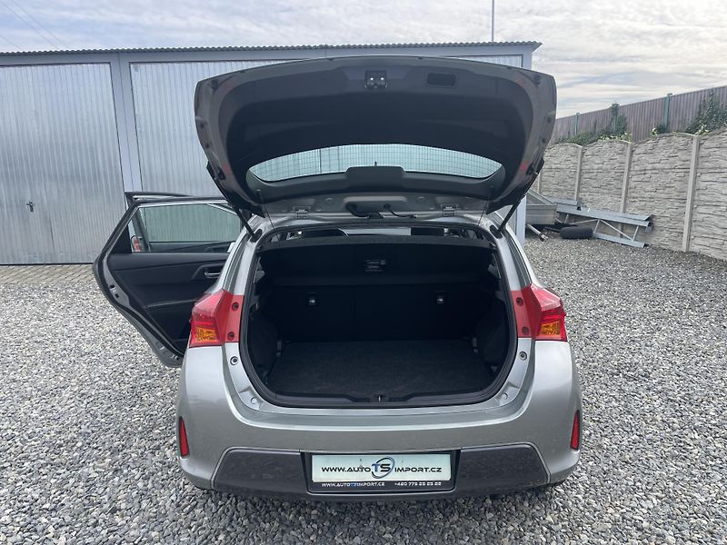 Toyota Auris 1.8i 16v HYBRID AUT SERVIS TOP - fotka 110 z 172