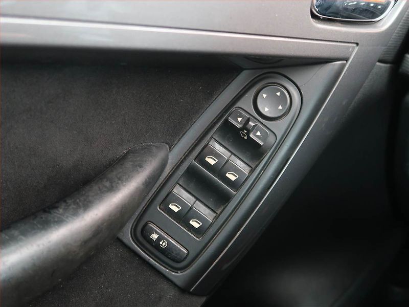 Citroën C4 Picasso (2008) 2.0 i, LPG, Automat, po STK - fotka 17 z 19