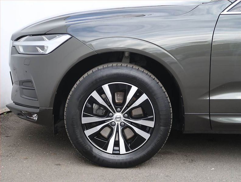 Volvo XC60 (2021) B4 AWD, 4X4,Automat,MHEV,45TKM - fotka 15 z 19