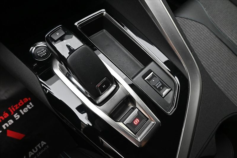Peugeot 5008 1,5 HDI 96 kW EAT8 7Míst ALLUR - fotka 24 z 32