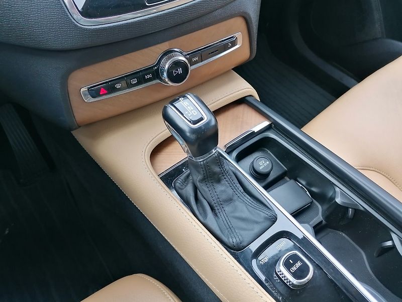 Volvo XC90 (2015) D5 AWD 7-míst Bowers & Wilkins - fotka 12 z 33