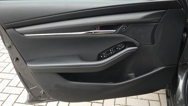 Mazda 3 Prime-line 2.0 e-Skyactiv G150 - fotka 8 z 23
