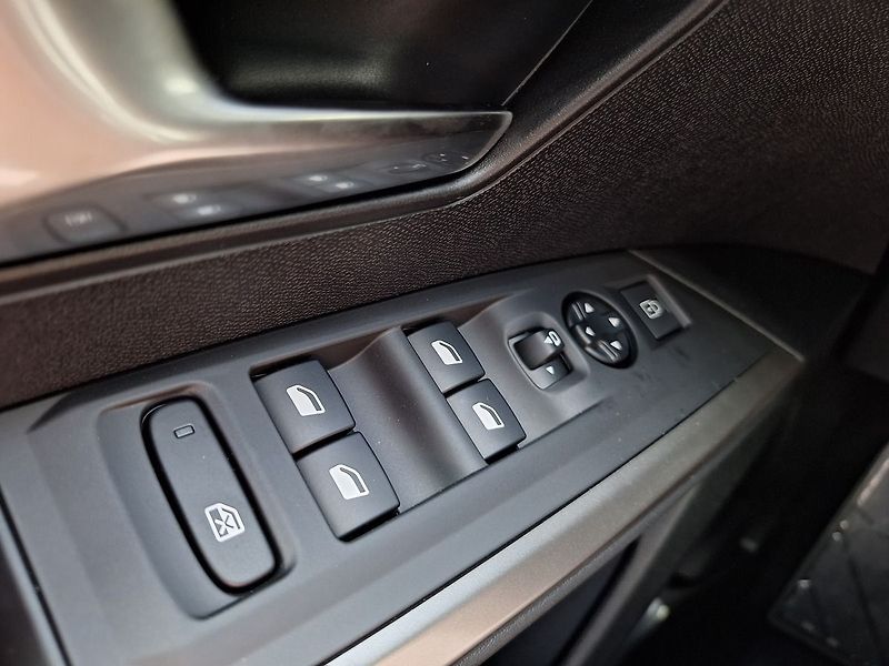 Peugeot 5008 (2026) BUSINESS Hybrid 145 e-DCS6 - fotka 21 z 22