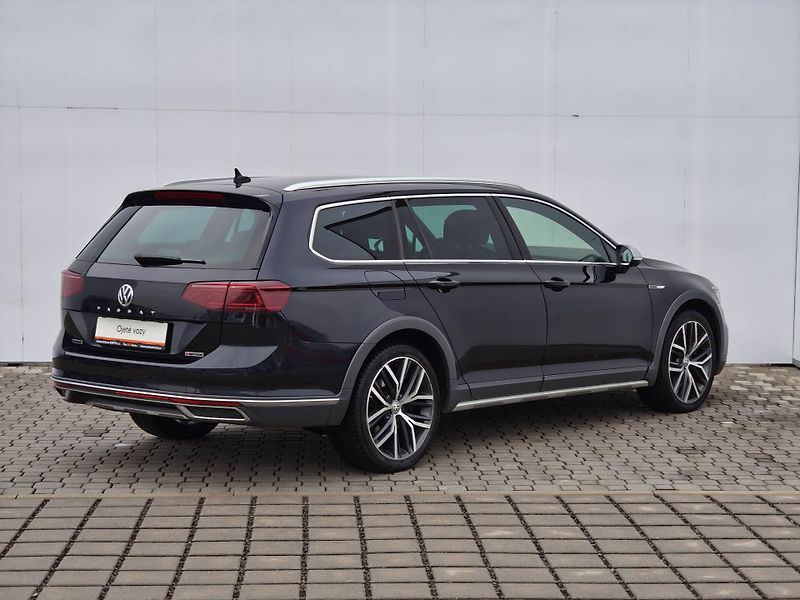 Volkswagen Passat Alltrack 7DSG 4Motion 2,0TSi - fotka 2 z 26