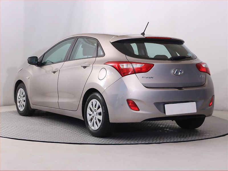 Hyundai i30 (2016) 1.6 CRDi, Automat, Serv.kniha - fotka 4 z 17
