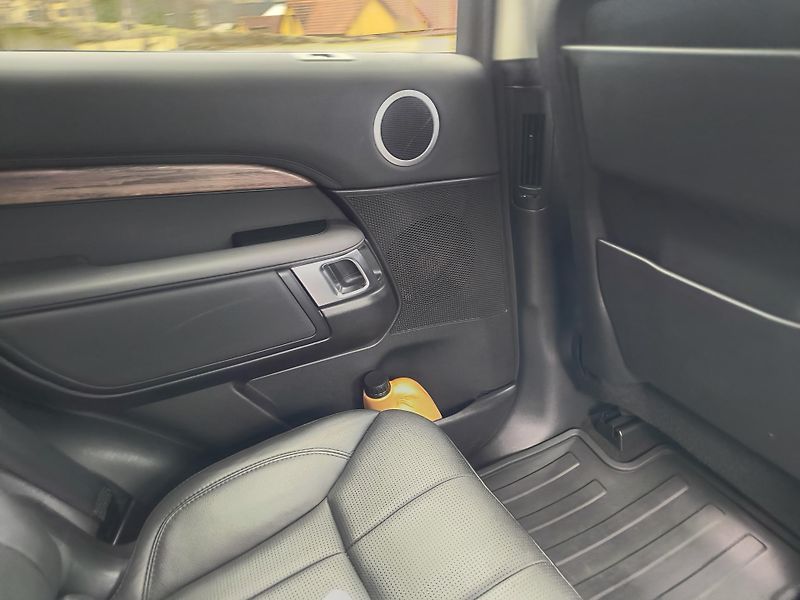 Land Rover Discovery (2018) 3.0 TD6 HSE AT 1.MAJ.ČR/VZDUCH - fotka 27 z 59