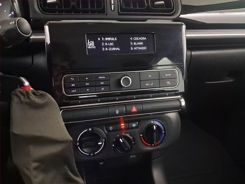 Citroën C3 (2020) Feel 1.2 PureTech, ČR,1.maj - fotka 12 z 16