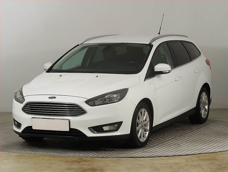 Ford Focus (2016) Titanium 1.5 TDCi, Serv.kniha - fotka 2 z 19