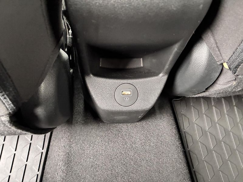 Hyundai Bayon 1.2i 62kW PLAY ČR REZERVACE - fotka 17 z 31