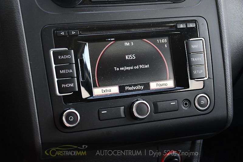 Volkswagen Touran 2.0TDi CROSS NAVI VÝHŘEV - fotka 33 z 48