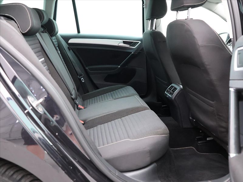 Volkswagen Golf 1,4 TSI 92kW Cup 1.Maj Navi - fotka 12 z 33