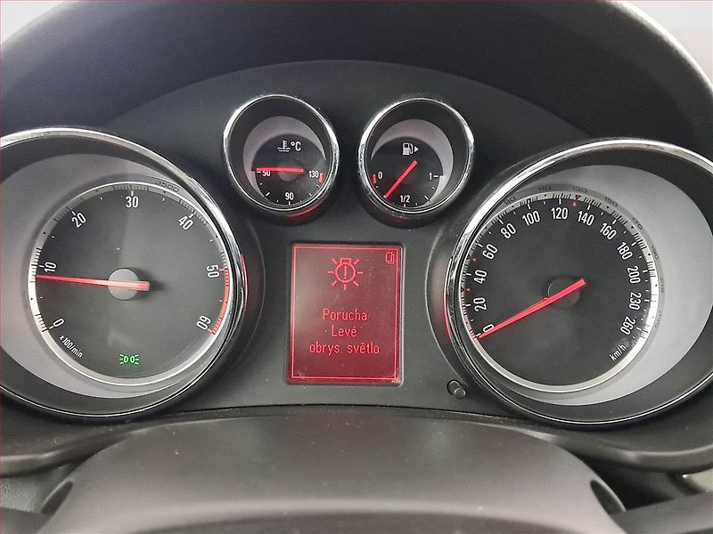 Opel Insignia (2013) 2.0 CDTI, Serv.kniha, Xenony - fotka 11 z 17
