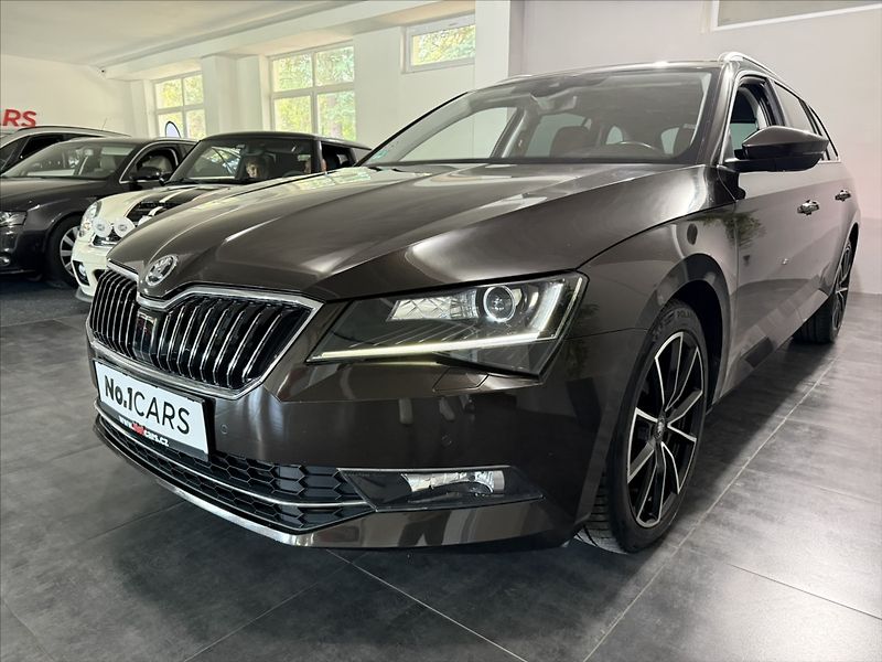 Škoda Superb 2,0   TDI 110kW STYLE 4x4 TAŽN - fotka 42 z 47