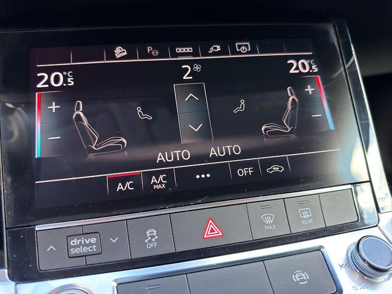 Audi e-tron (2023) 55 300KW 21 ALU  - fotka 25 z 27